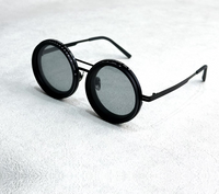 Breite schwarze Bügel